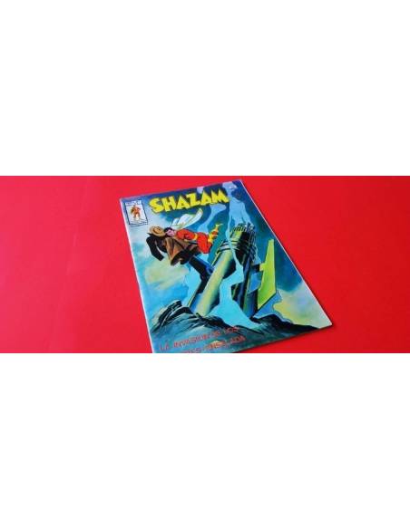 CASI EXCELENTE ESTADO SHAZAM 5 VERTICE