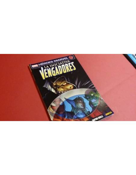 LA INICIATIVA VENGADORES HEROES MARVEL 3 EXCELENTE ESTADO
