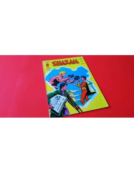 MUY BUEN ESTADO SHAZAM 3 VERTICE