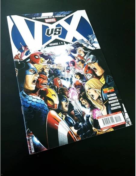 EXCELENTE ESTADO LOS VENGADORES VS LA PATRULLA X 1 PANINI