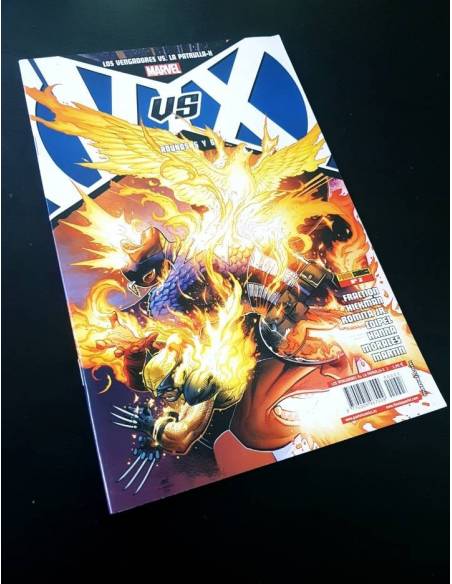 EXCELENTE ESTADO LOS VENGADORES VS LA PATRULLA X 3 PANINI
