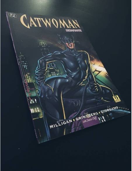 EXCELENTE ESTADO CATWOMAN DESAFIANTE TOMO ZINCO