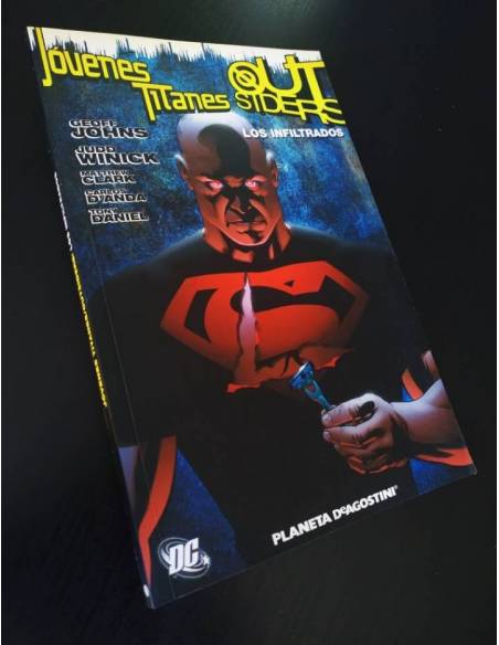 EXCELENTO ESTADO JOVENES TITANES OUTSIDERS LOS INFILTRADOS PLANETA