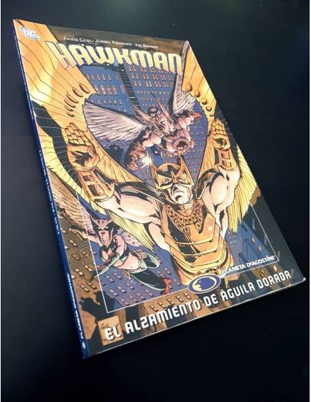 CASI EXCELENTE ESTADO HAWKMAN EL ALZAMIENTO DE AGUILA DORADA TOMO PLANETA