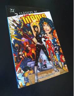 EXCELENTE ESTADO LOS TITANES 3 CLASICOS DC PLANETA