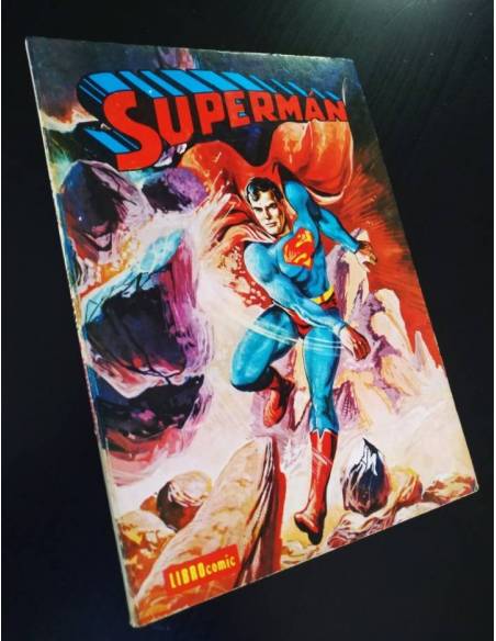 CASI EXCELENTE ESTADO SUPERMAN TOMO XV LIBROCOMIC NOVARO