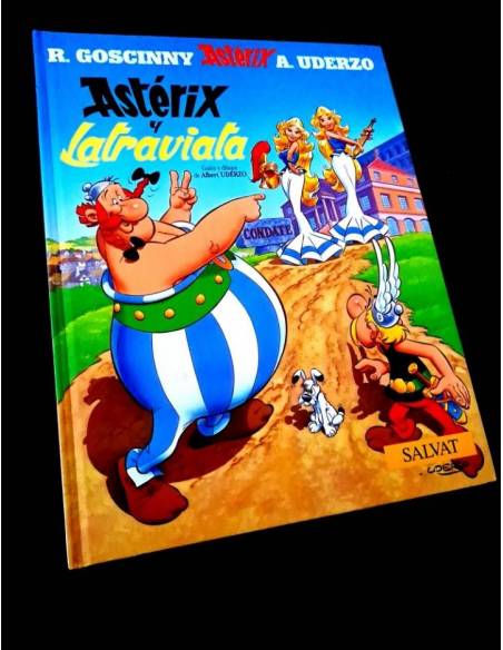 EXCELENTE ESTADO ASTERIX Y LATRAVIATA SALVAT