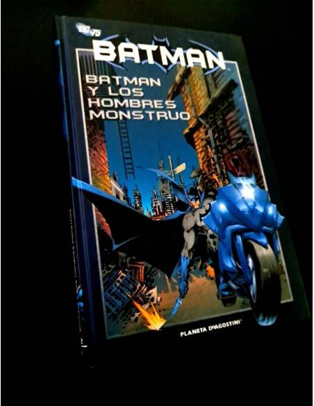EXCELENTE ESTADO BATMAN 2 COMICS PLANETA