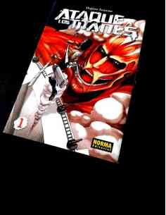 CASI EXCELENTE ESTADO ATAQUE A LOS TITANES 1 SHINGEKI NO...