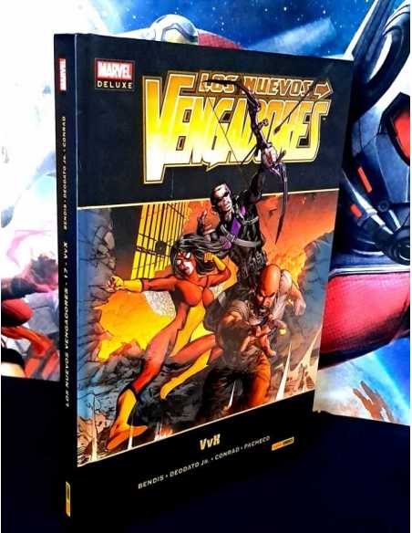 CASI EXCELENTE ESTADO DELUXE LOS NUEVOS VENGADORES 17 VVX PANINI COMICS TAPA DURA