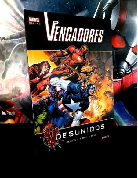 EXCELENTE ESTADO MARVEL DELUXE LOS VENGADORES DESUNIDOS PANINI TAPA DURA