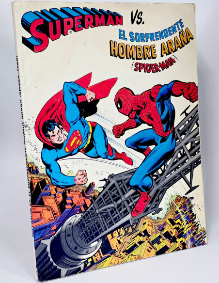 CÓMIC SUPERMAN VS SPIDERMAN EL SORPRENDENTE HOMBRE ARAÑA SPIDER-MAN NOVARO CROSSOVER BUEN ESTADO