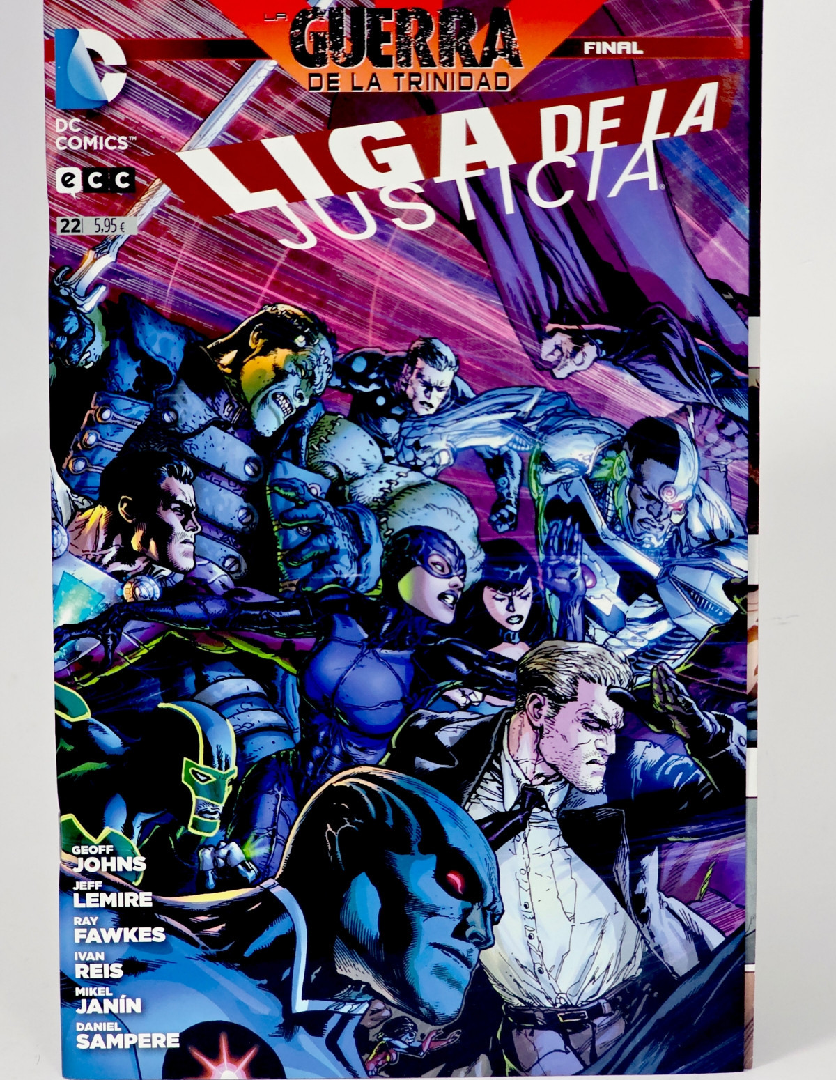 Cómic Liga de la Justicia 22 DC ECC grapa exclusiva