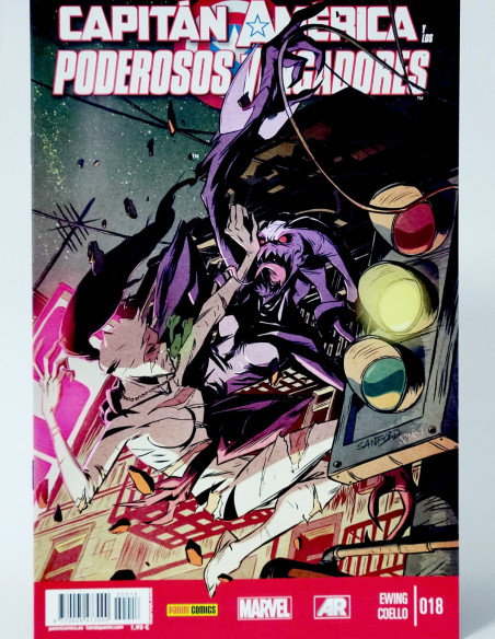 CÓMIC CAPITAN AMÉRICA PODEROSOS VENGADORES 18 AXIS PANINI MARVEL GRAPA DE KIOSCO