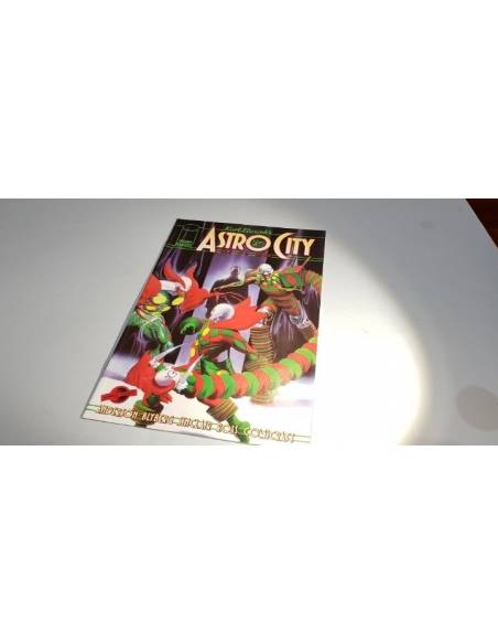 ASTRO CITY 11 VOL II EXCELENTE ESTADO PLANETA