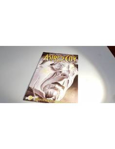 ASTRO CITY 18 VOL II EXCELENTE ESTADO PLANETA