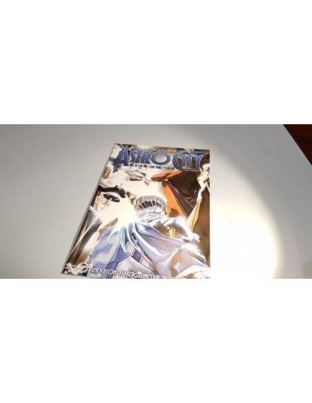 ASTRO CITY 19 VOL II EXCELENTE ESTADO PLANETA