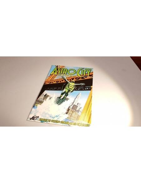 ASTRO CITY 17 VOL II EXCELENTE ESTADO PLANETA