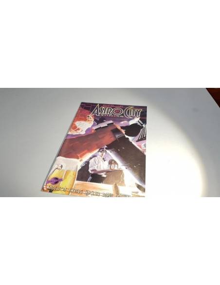 ASTRO CITY 4 VOL II EXCELENTE ESTADO PLANETA
