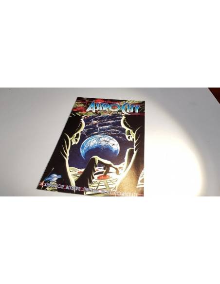 ASTRO CITY 7 VOL II EXCELENTE ESTADO PLANETA
